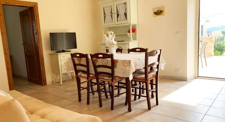 La Collina Apartment Monsampietro Morico Стая снимка